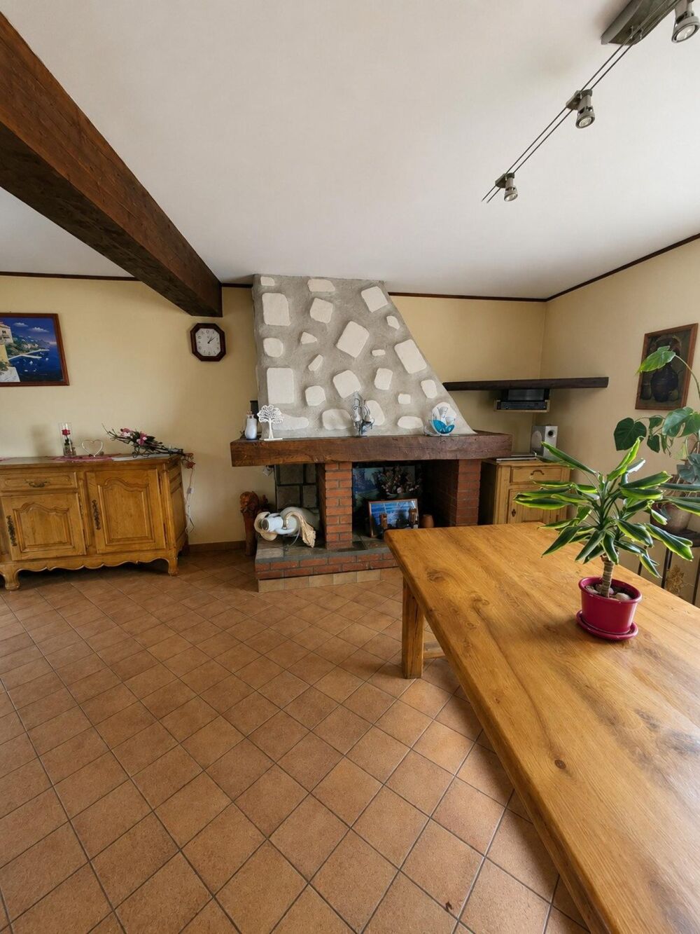 Maison familial, 3 chambres, 5330m2 de terrain avec dependance de 90m2 habitable.