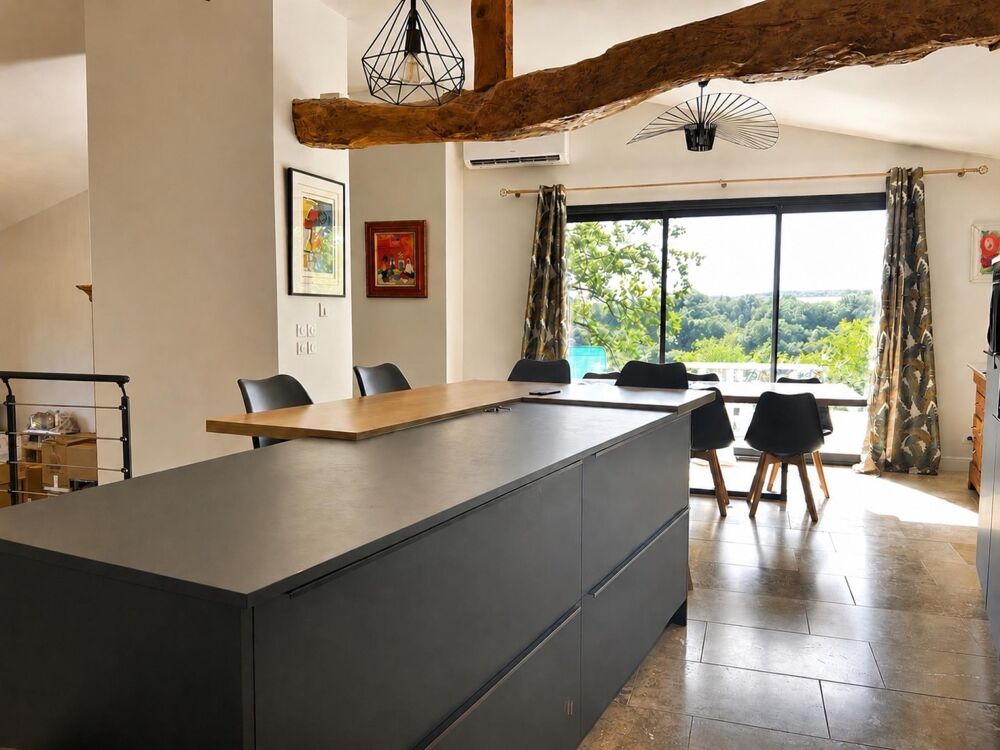 Vente Maison À seulement 5 minutes de Bon-Encontre et 15 minutes d'Agen Sud et de l'autoroute, découvrez cette magnifique propriété en pierre Saint-caprais-de-lerm
