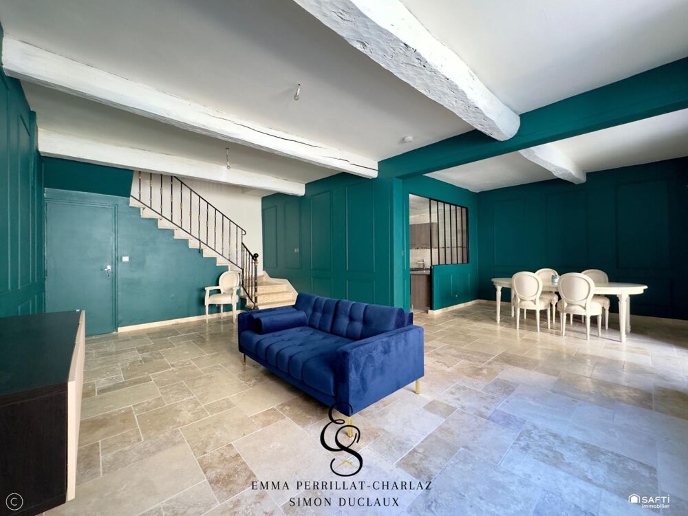 Entre charme, volumes et prestations, une maison de ville au potentiel remarquable avec un extérieur cosy.
