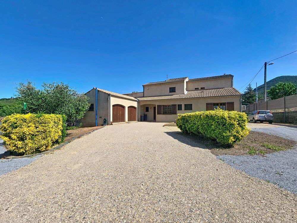 Vente Maison Une propriété rare à Bédarieux, alliant volumes, prestations modernes triple garage et vaste terrain constructible. Bedarieux