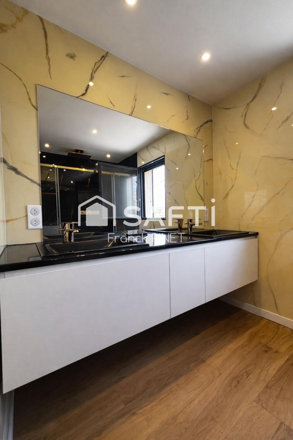 � vendre  Maison Opp�de (84580)