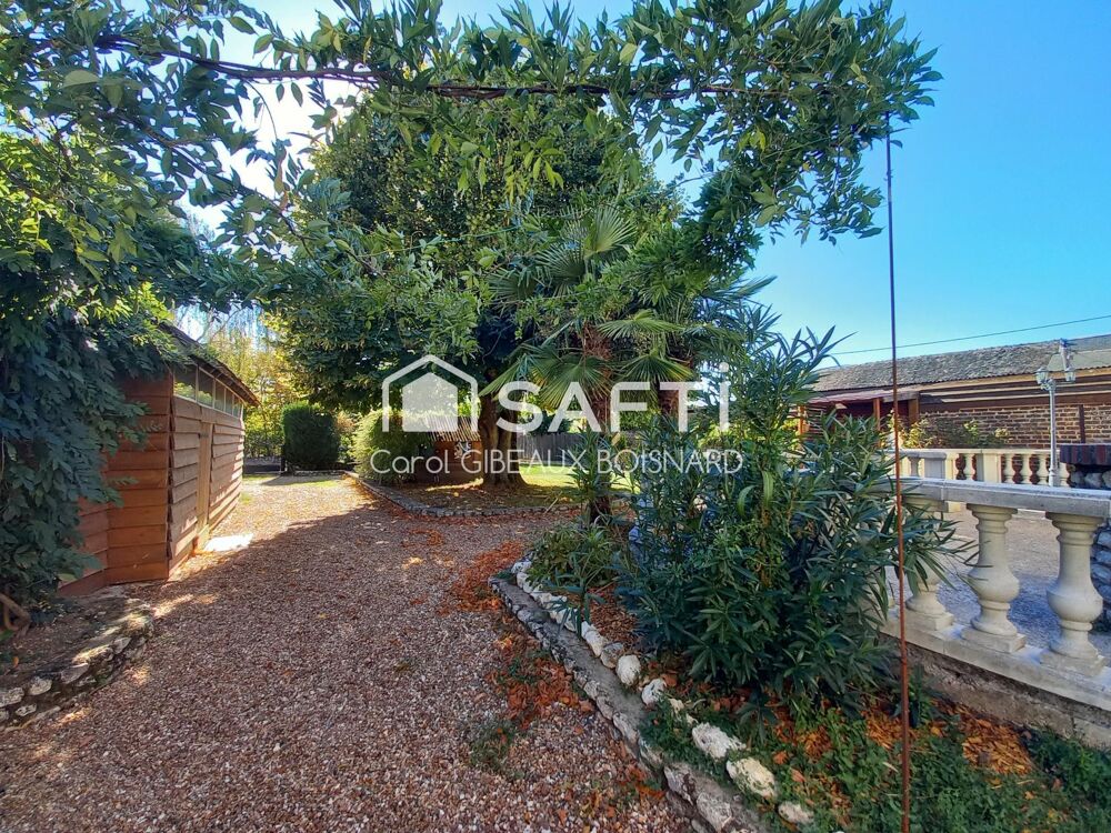 Maison bourgeoise en pierre de 9 pièces avec garage et terrain