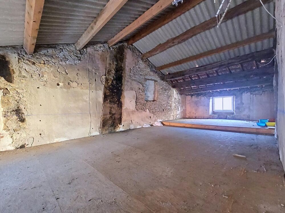 Vente Maison Une maison de village pleine de potentiel, avec immense garage et grenier aménageable, à deux pas de Lamalou-les-Bains. Herepian
