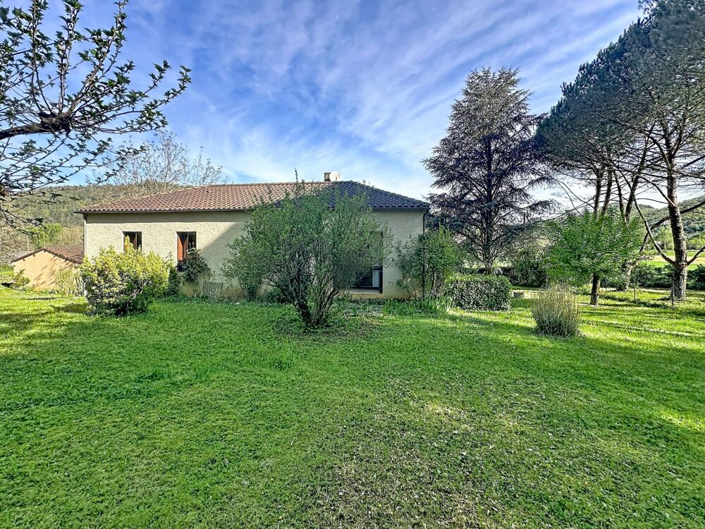 Maison au calme proche des commodités .