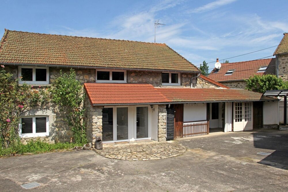 Ensemble immobilier: maison, gîte, garages et terrain à Lachaux