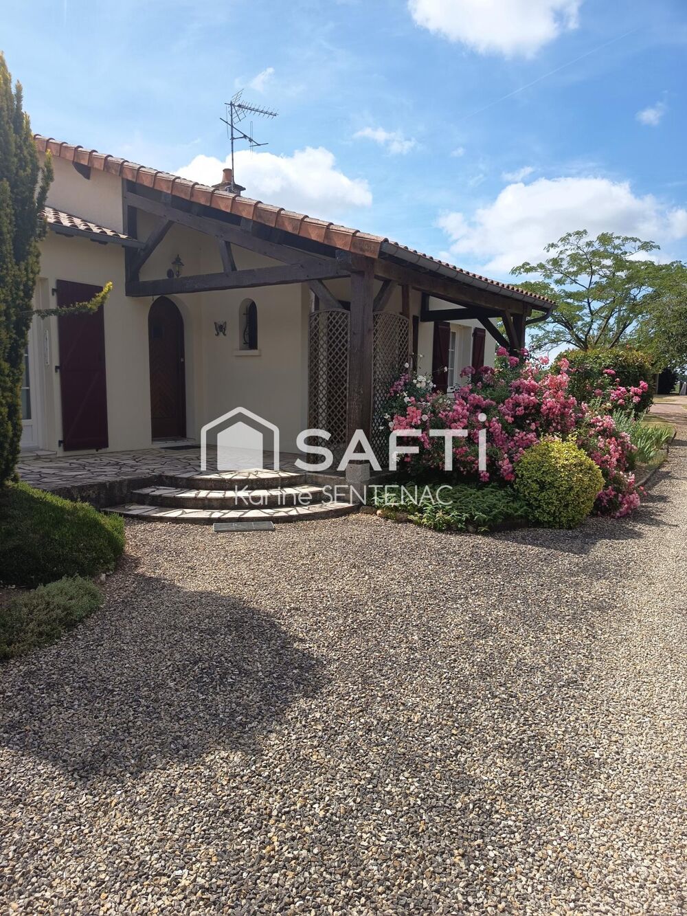 belle propriété calme avec terrasse et garage pouvant accueil des vacanciers en maison d'hôtes si c'est votre projet