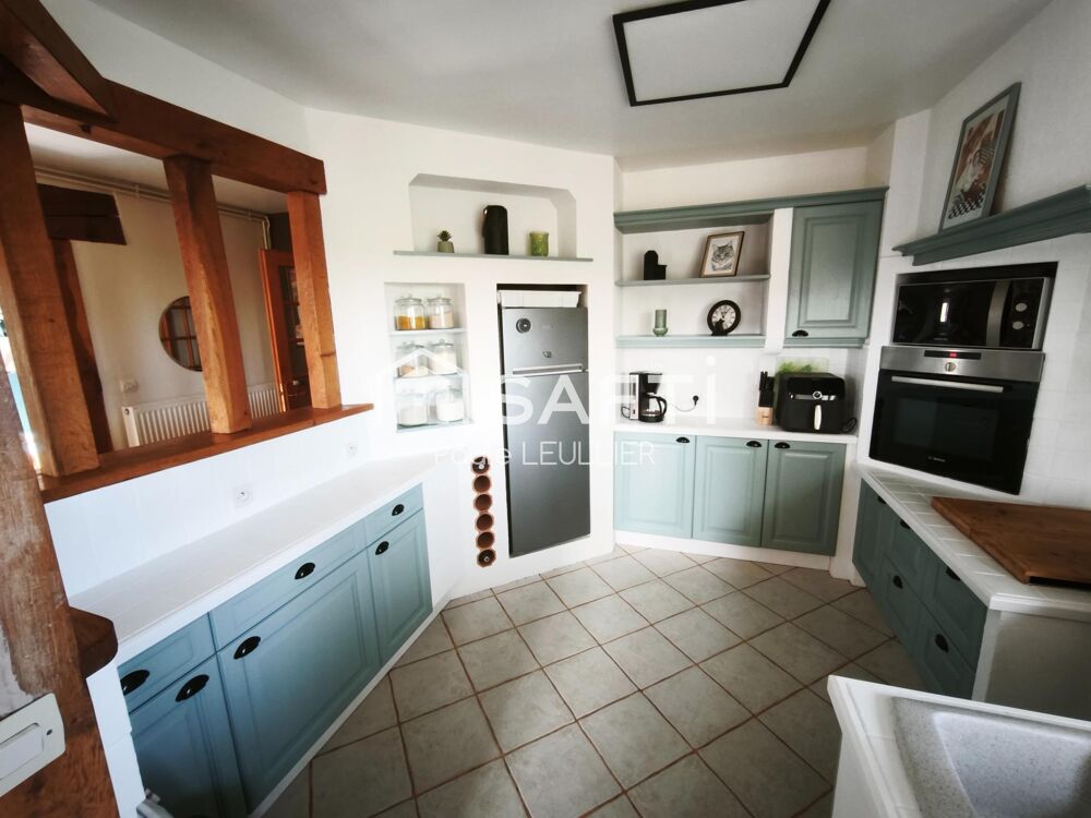 2 500 M² DE TERRAIN, 52 M² DE SÉJOUR ET DE NOMBREUSES DÉPENDANCES : UN CADRE DE VIE RARE !