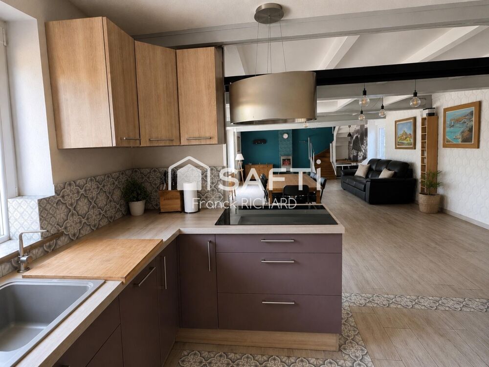 Grande maison familiale de 178 m²  Dépendances, grange et 3 000 m² de terrain clos