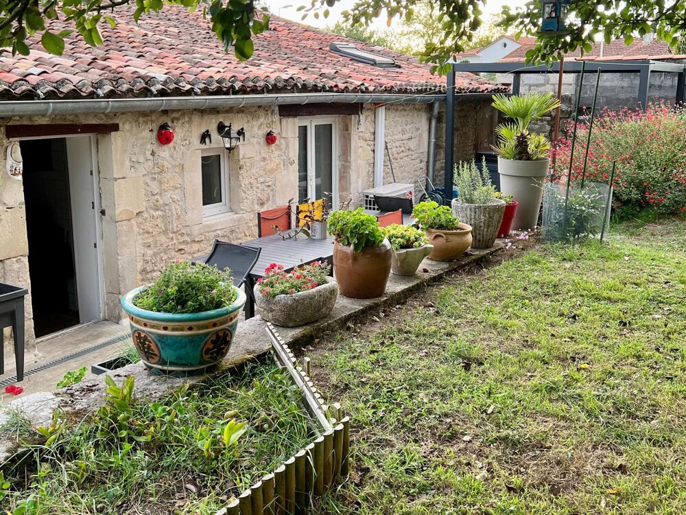 Vente Maison Charentaise rénovée au cœur de Cozes Cozes