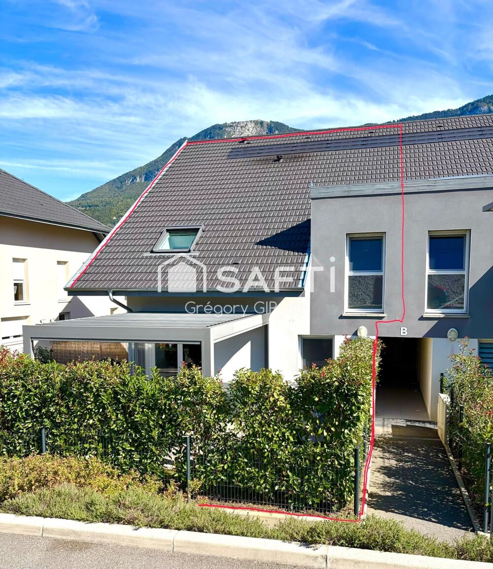 Belle appartement  PIÈCES en duplex avec grande terrasse place de parking couverte et garage fermé.