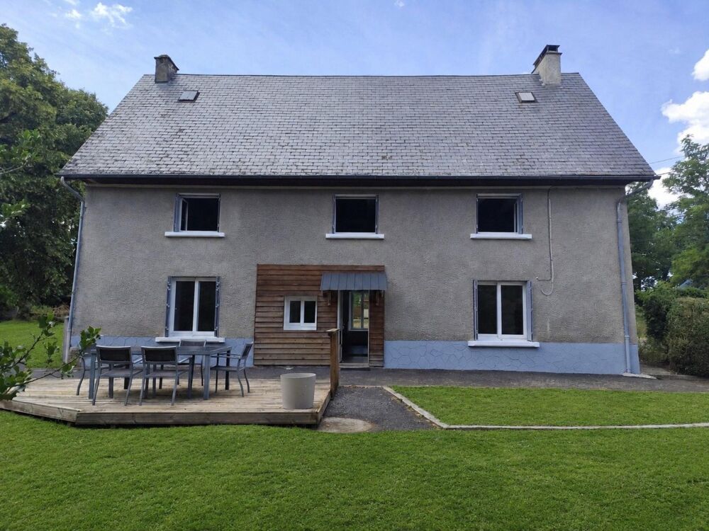 Maison avec grange, dépendances et grand terrain