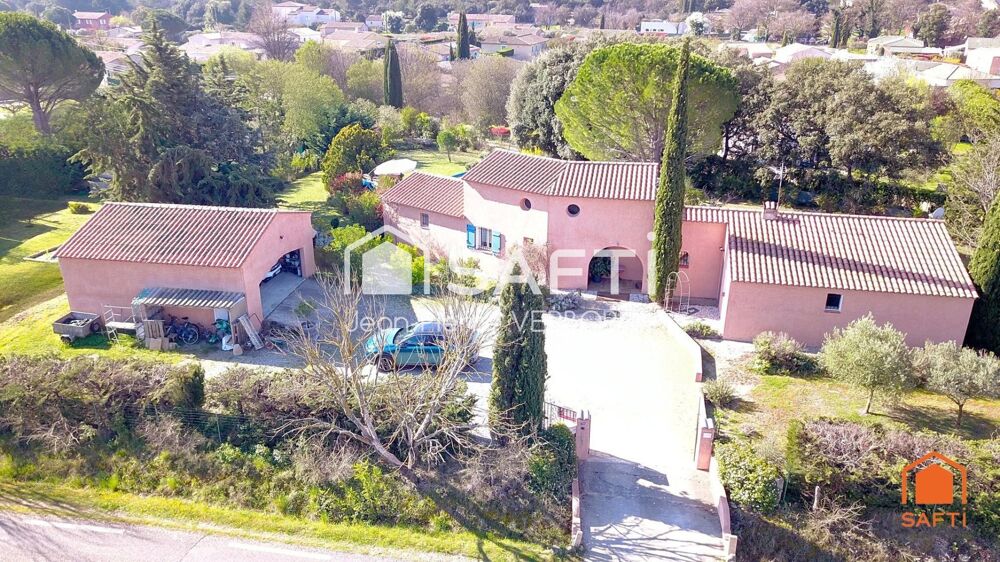 Villa de 167m² sur 2341m² de terrain avec piscine et grand garage