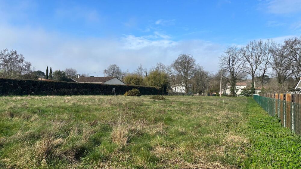 Vente Terrain Terrain 1246 m2 en deuxième ligne. Le pian-medoc