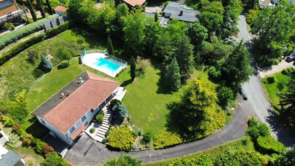 Vue exceptionnelle Puy-de-Dome-MAISON AVEC PISCINE ET GRAND TERRAIN