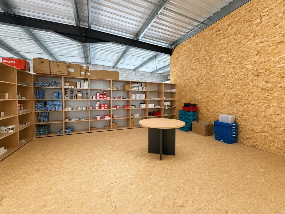   À louer – Local d'activité neuf de 288 m² avec mezzanine aménagée – Blanquefort Blanquefort