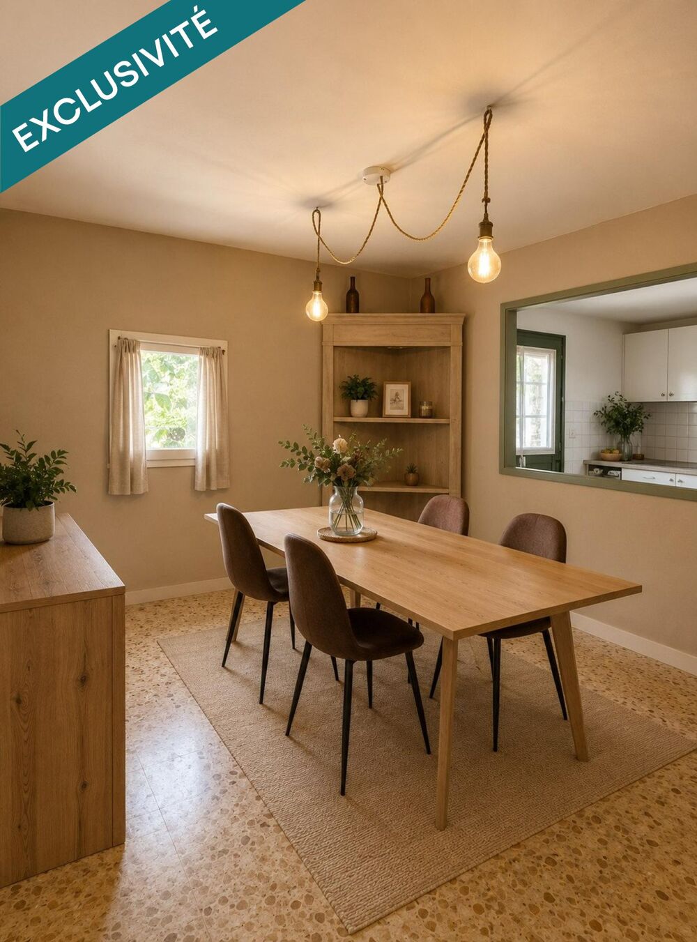 Opportunité exceptionnelle ! Découvrez cette propriété composée de 3 appartements sur un terrain de 5 371 m². Un bien polyvalent