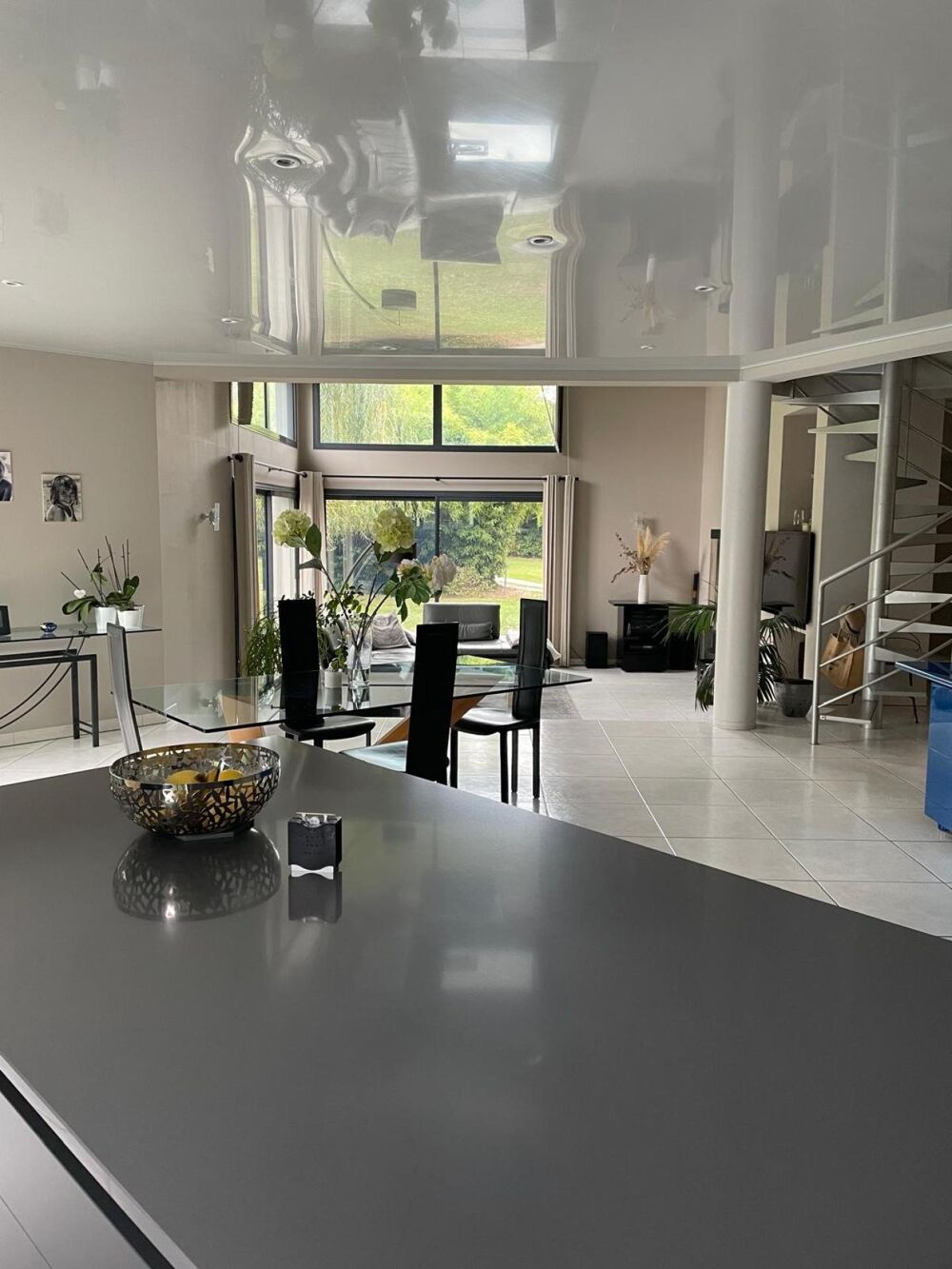 Baisse de prix ! Maison 300m² plus une maison bois 80m² sur un terrain de 12090m²