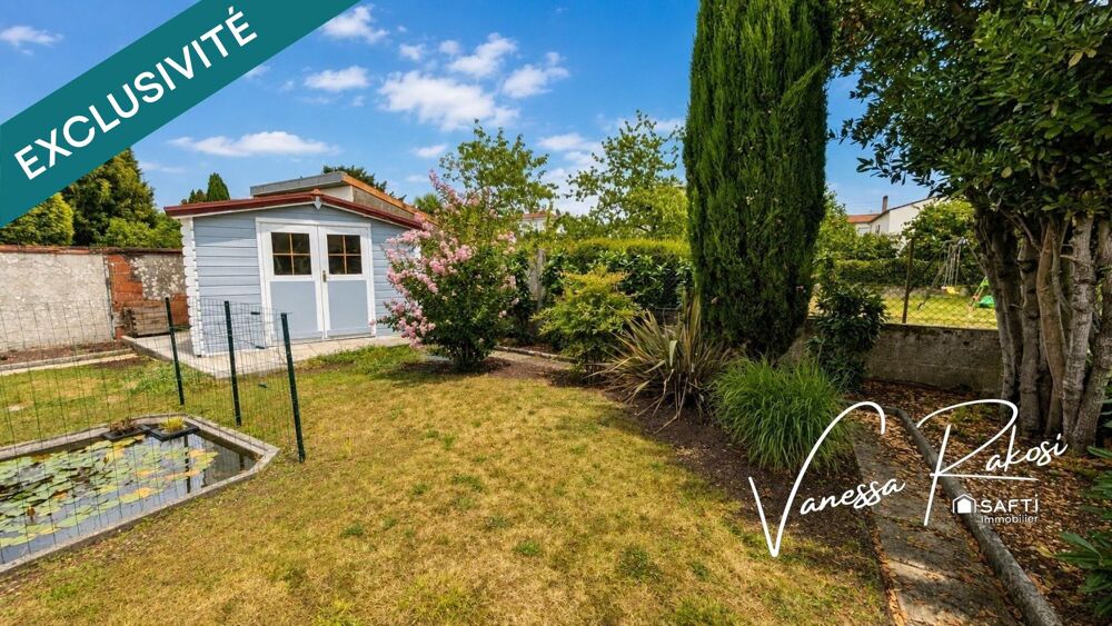 À Saintes, quartier Abbaye maison de 135 m² offrant deux espaces de vie distincts, un jardin, et véranda