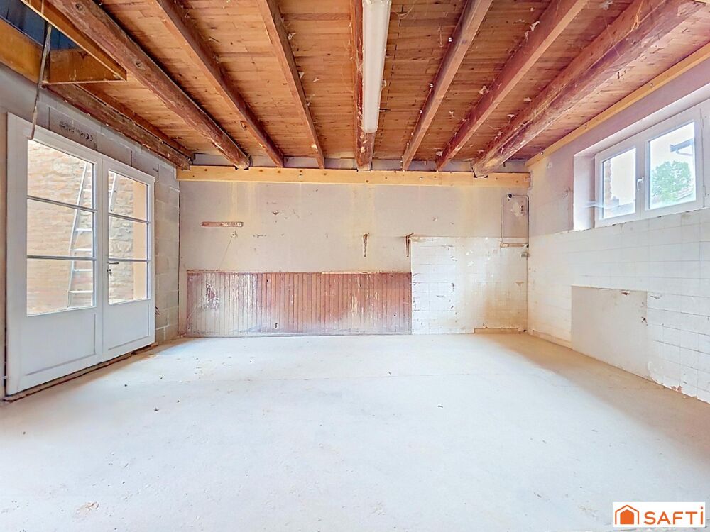 Vente Appartement ALIX – Triplex en pierres de 178 m² à aménager-patio cave Alix