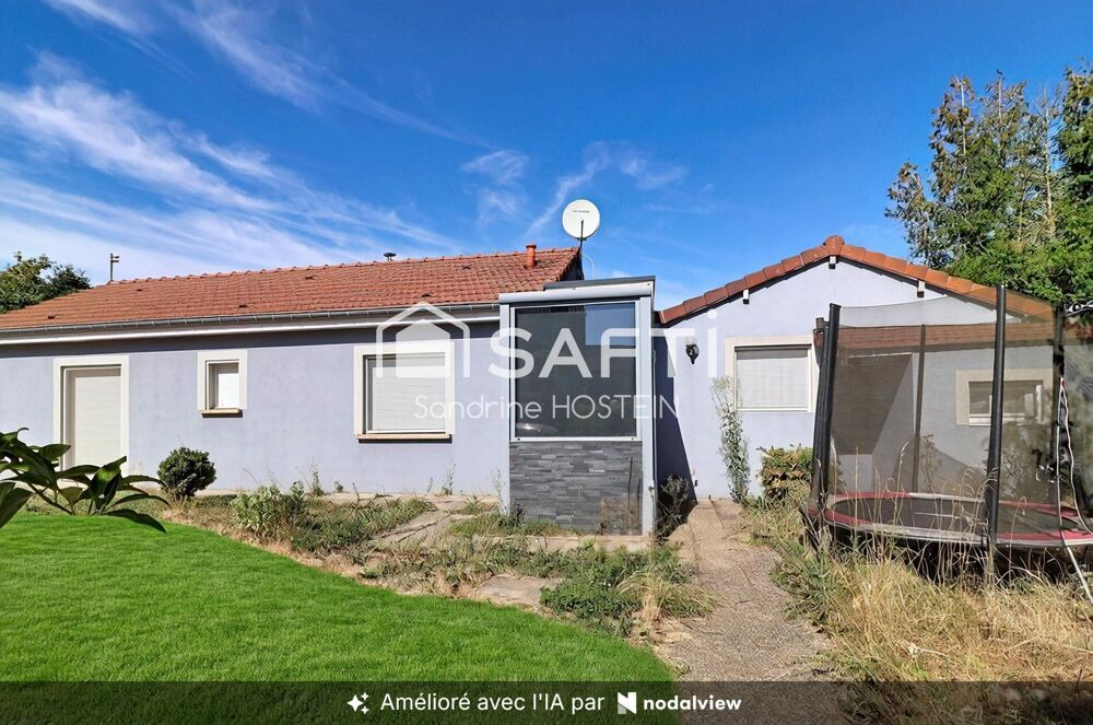 Maison individulele de 140m2 avec pisicne et 2 garages.