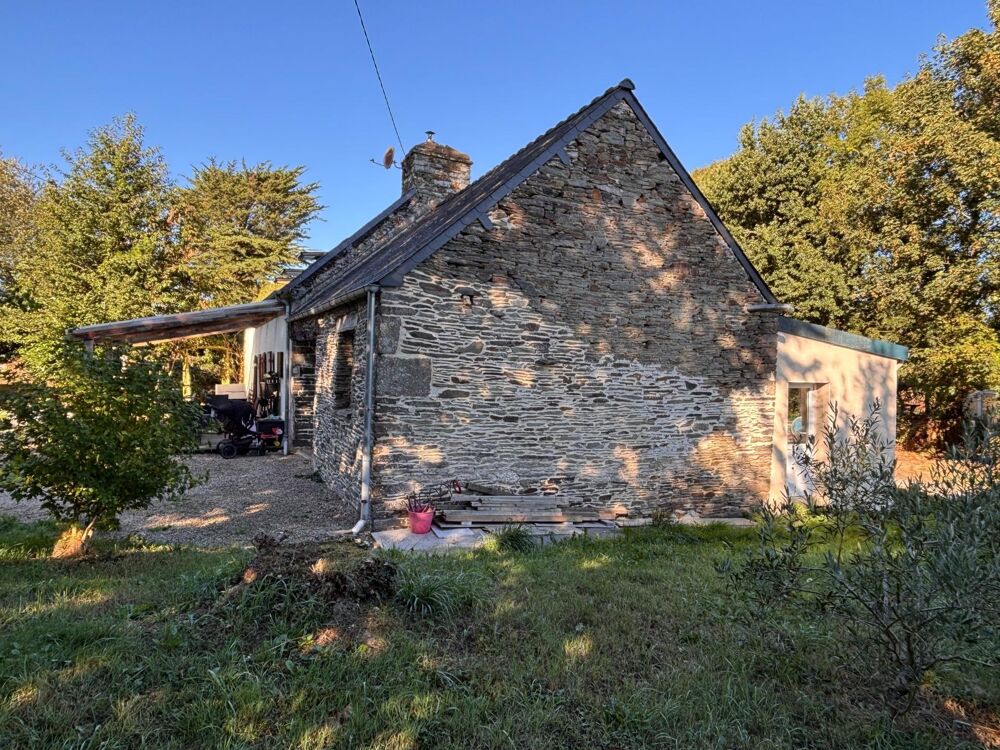 Maison rénovée t4 d'env.114 m2 sur 1321 m2 de terrain proche de Carhaix.