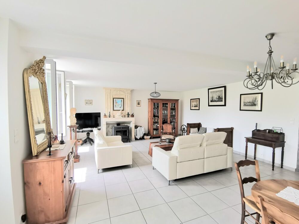 Vente Maison Maison 200 m², 4 chambres,Piscine chauffée,Terrain 1313 m² ,Au calme Reignac