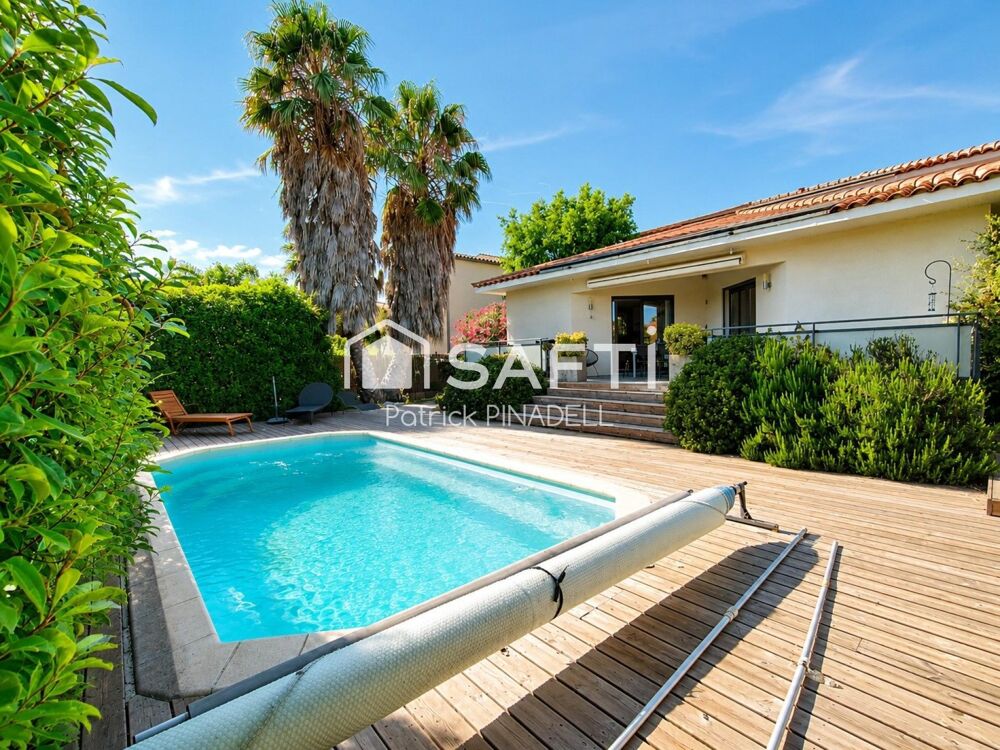 Maison d'habitation 4 faces, de type T6, comprenant 5 chambres, 4 salles de Bains, 2 WC