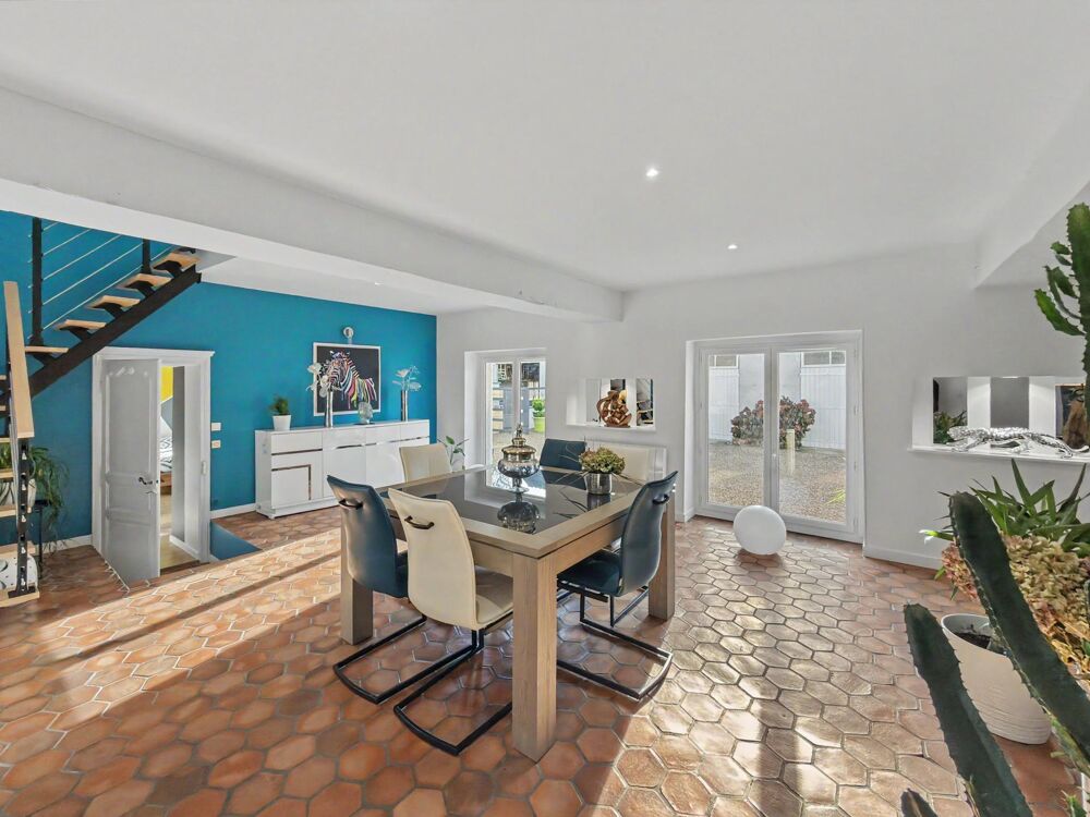 Maison familiale de 149 m² avec dépendance, piscine et grand terrain  Changé