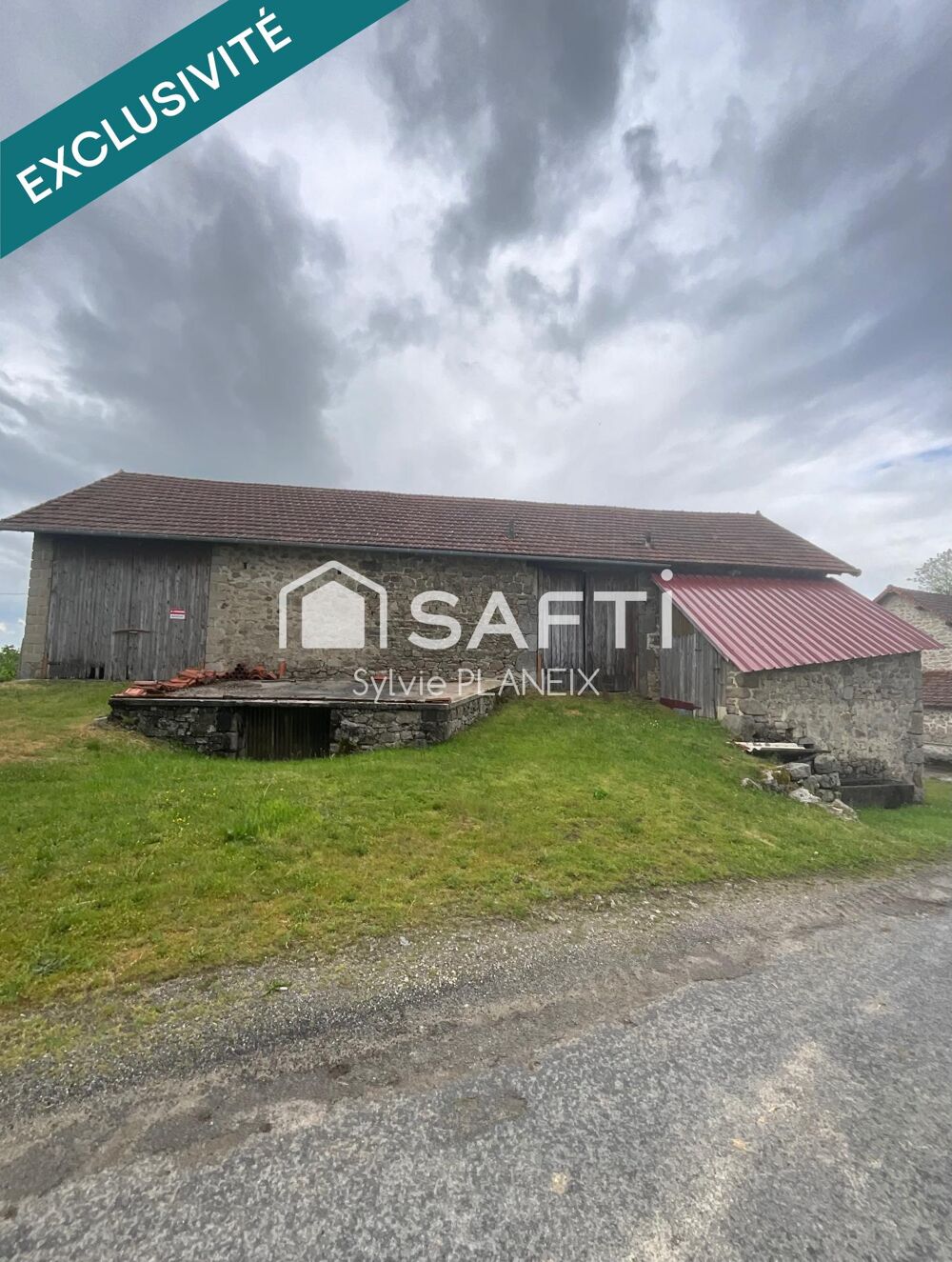 Vente Immeuble Magnifique ensemble immobilier avec grange, cave, étable, atelier, terrain agricole à Flayat ! Flayat