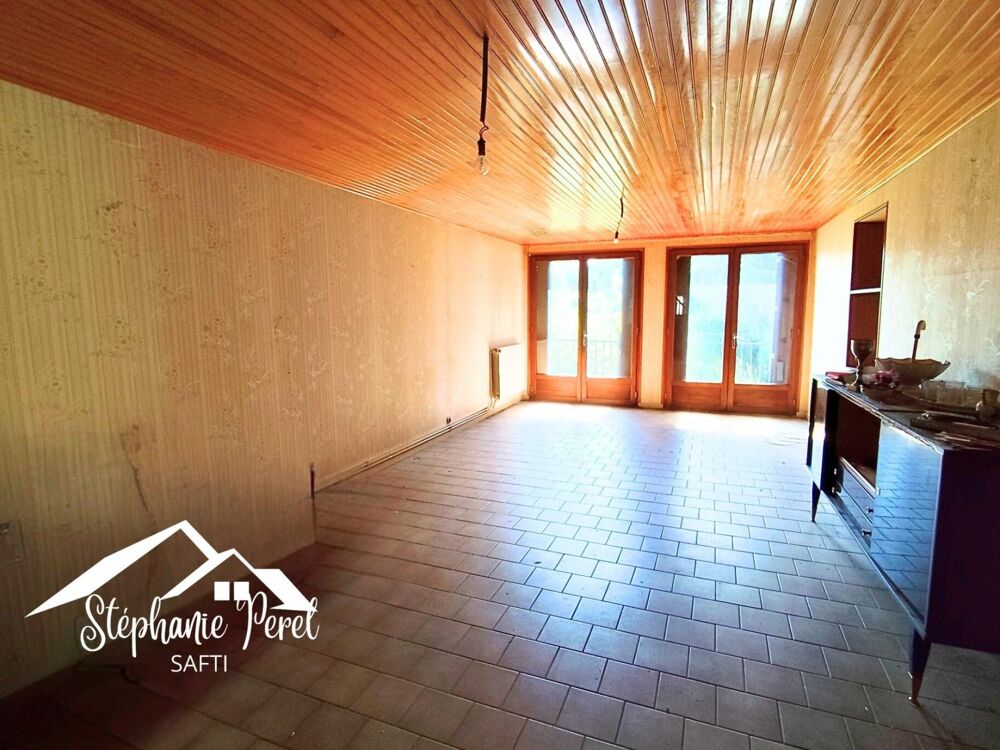 Beaux volumes, potentiel daménagement, grand terrain !