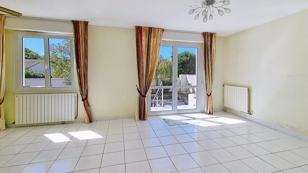 AYTRÉ  MAISON LUMINEUSE AVEC JARDIN, SOUS-SOL ET FORT POTENTIEL