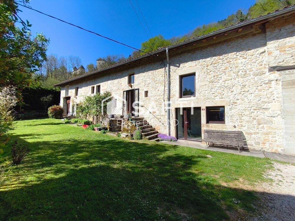 Très belle maison en pierre d'une surface habitable de 174 m2 avec terrain arboré de 2060 m2