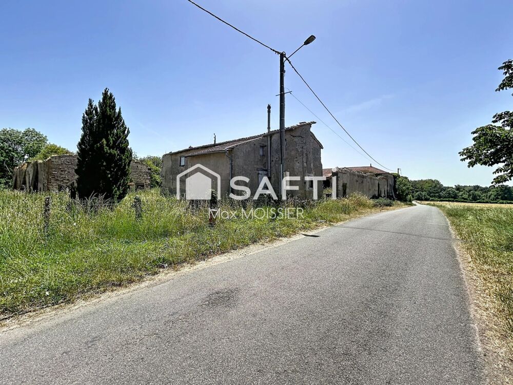 Saint-Ignat  Fort potentiel ! Maison à rénover entièrement sur un terrain de 1 068 m². Un projet idéal pour les passionnés de r