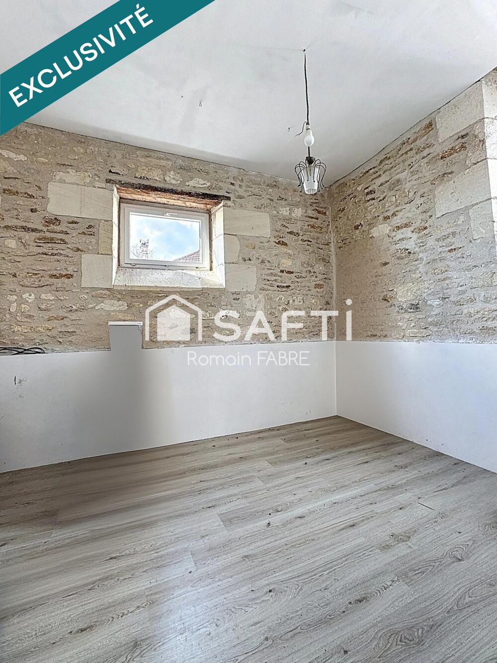 Maison à rénover de 288 m²  Grand potentiel à Cartelègue !