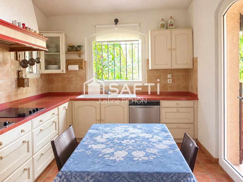 Vente Maison Très belle vue mer, de l'espace, du terrain et un potentiel rare : bienvenue à Carqueiranne ! Carqueiranne