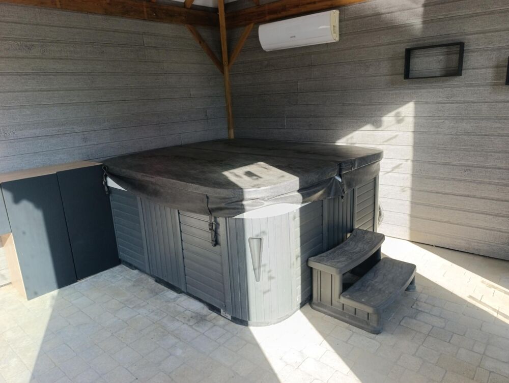 ARDENTES  MAISON RÉNOVÉE 140 M² AVEC PISCINE, JACUZZI ET DÉPENDANCE