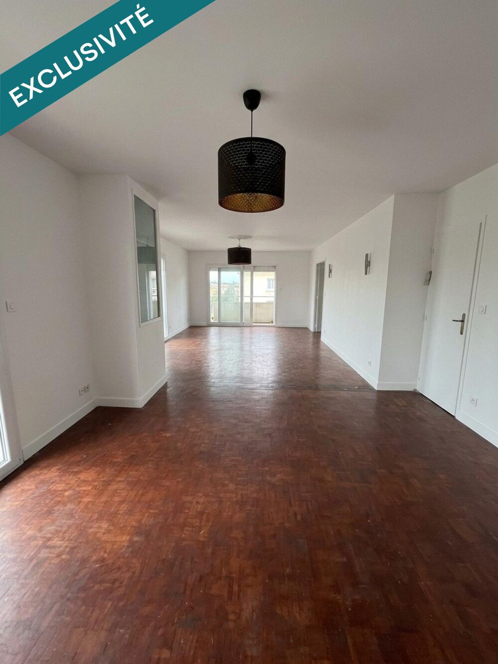 Située au coeur du quartier de Bacalan, en plein essor, cette maison des années 70 offre un fort potentiel d'aménagement et de va