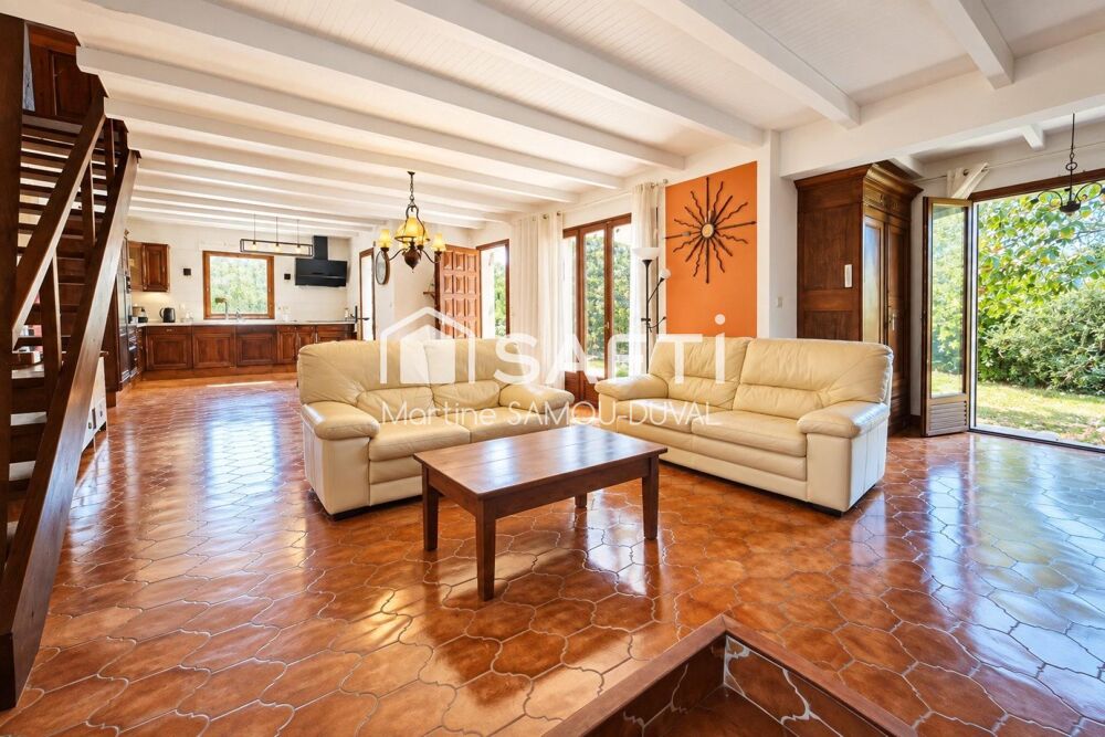 Vente Maison Maison familiale de 152m2 sur un terrain 580m2, beaux volumes et fort potentiel Six-fours-les-plages