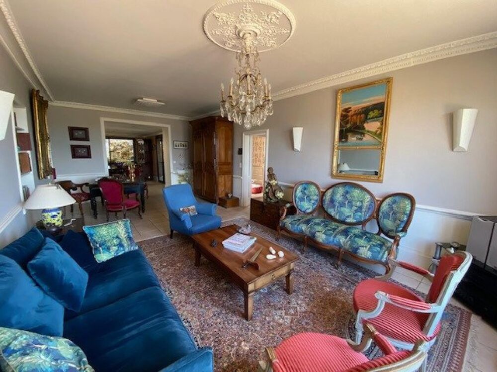 Maison de caractère 175 m² habitables avec piscine et jardin paysager