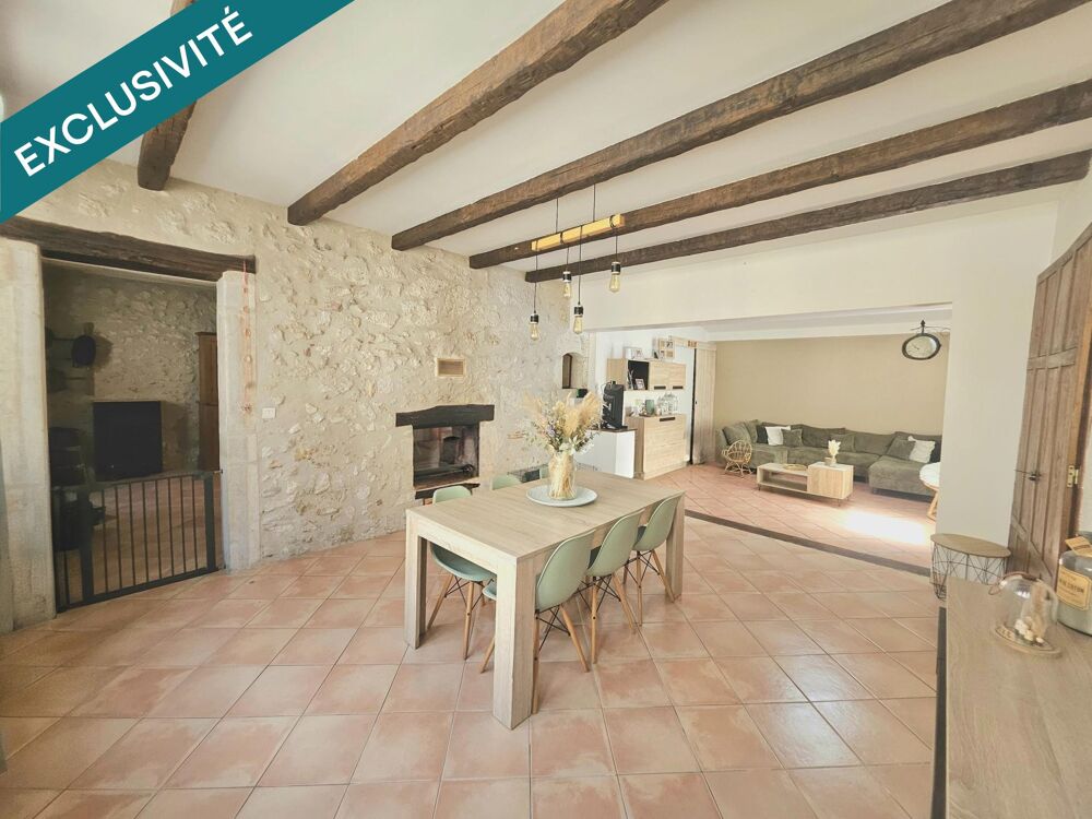 MAISON EN PIERRE DANS PETIT VILLAGE MÉDIÉVAL