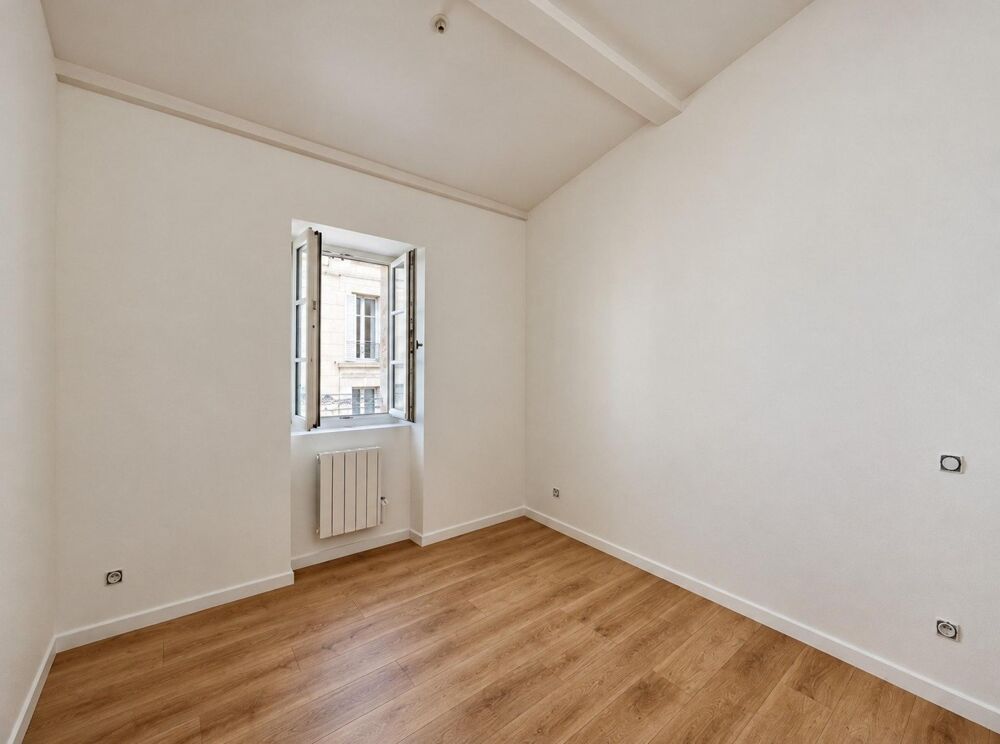 Vente Appartement NANSOUTY : T4 en duplex rénové de 61 m², avec 3 chambres dans une rue calme Bordeaux