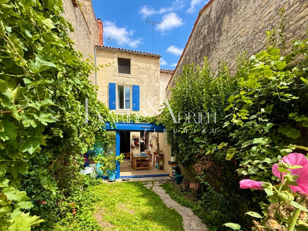 Vente Maison Maison de ville 3 chambres, jardin et dépendance Fontenay-le-comte