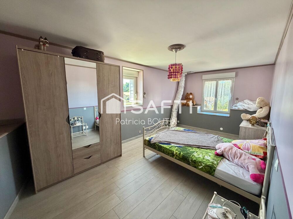 Vente Maison PAVILLON 4 CHAMBRES + BUREAU AVEC JARDIN, DOUBLE GARAGE ET PISCINE A LA CRECHE ! La creche