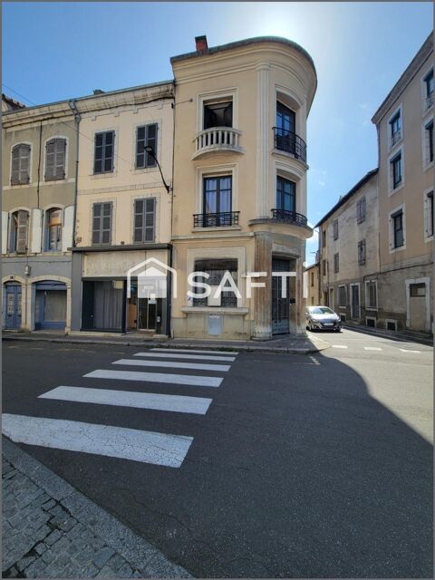 Immeuble à fort potentiel et local commercial avec studio. 119000 31210 Montrejeau