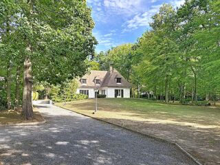 Maison 8 pièces 230 m² · à Lamorlaye · 230 m² · 845 000 €