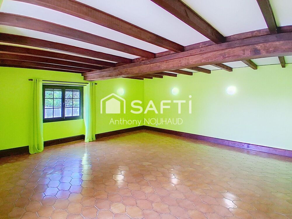 Vente Maison Bien avec 3 chambres, séjour, cuisine, grd garage Gensac-la-pallue