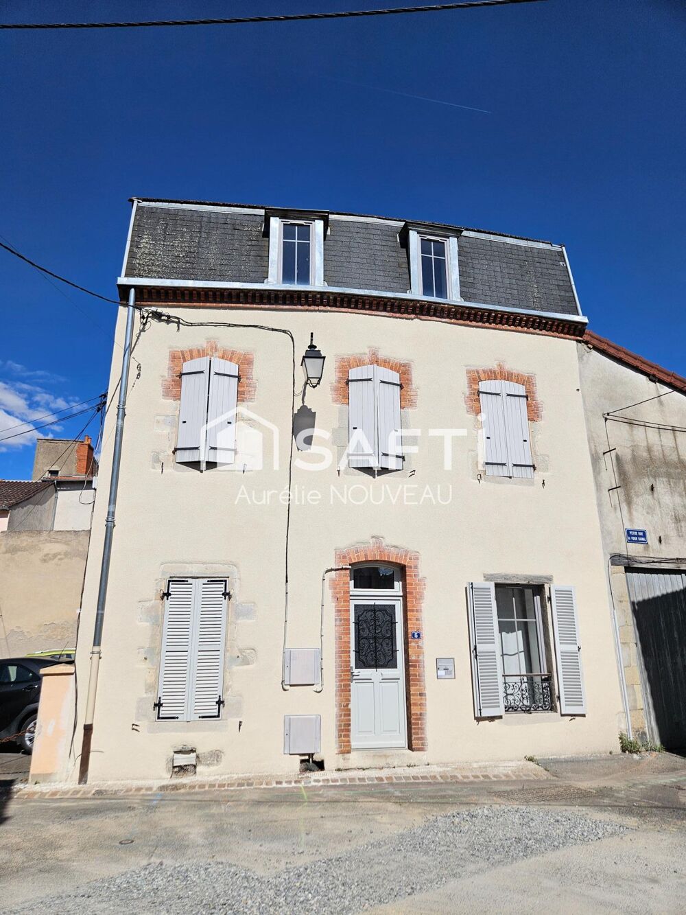 Grande maison restaurée, centre ville avec extérieur