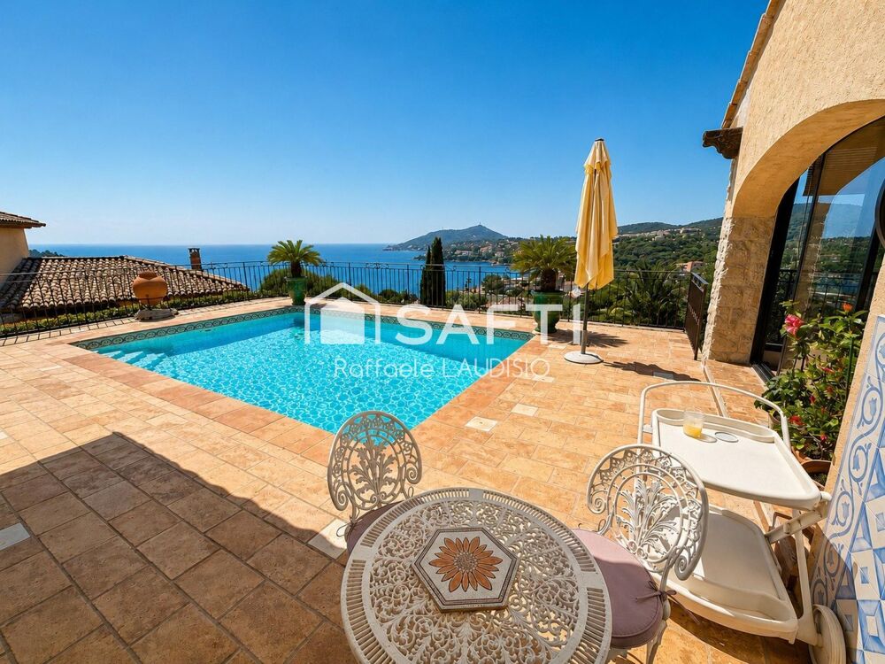 Vente Maison Villa vue panoramique, 500mt de la mer Saint-raphael