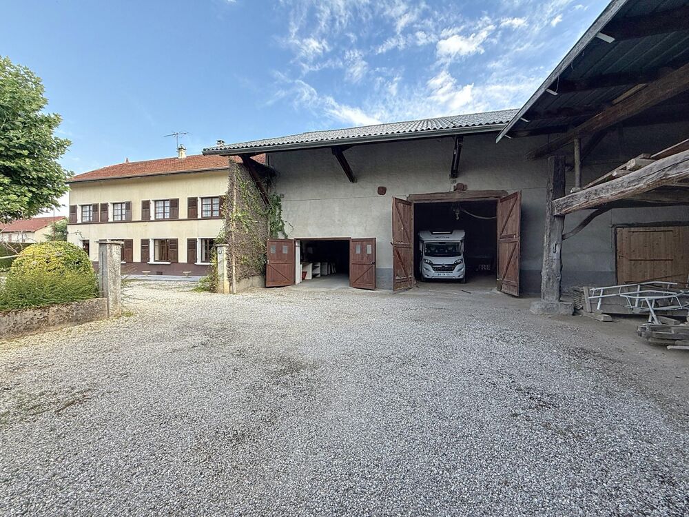 Maison de caractère 185 m² avec dépendances et terrain de 1027 m² à Colombe