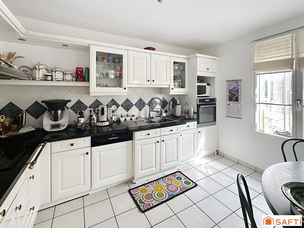Vente Maison Maison d'environ 165 m2 sur 881 m2 Ozoir-la-ferriere